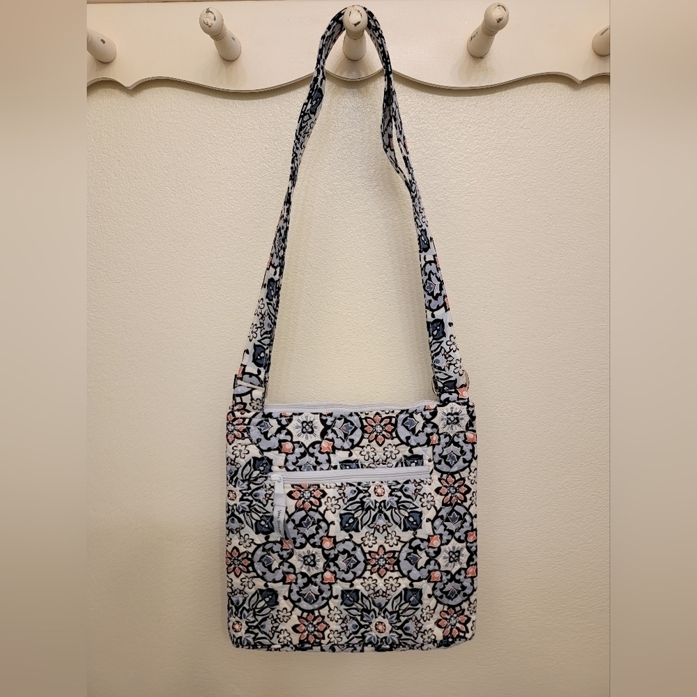 NWT Vera Bradley Hipster Cross Body Bag "Lisbon Medallion" - Picture 2 of 5